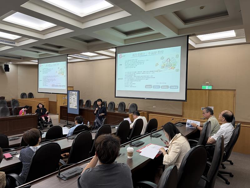淡江大學管理科學學系牛涵錚教授以「學術倫理：知識如何變得可信」為題進行專題演講。