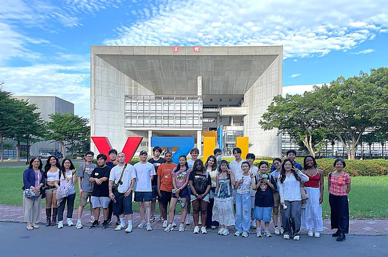 UNC Charlotte師生參觀元智校園。