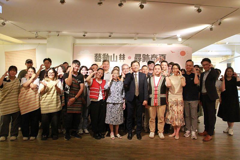 元培原民週「藝動山林．尋跡泰夏」開幕儀式師生合影。