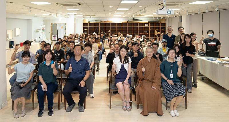 五、感謝各位貴賓、企業代表、師長與同學熱情參與，讓本次外籍生就業博覽會圓滿順利。
