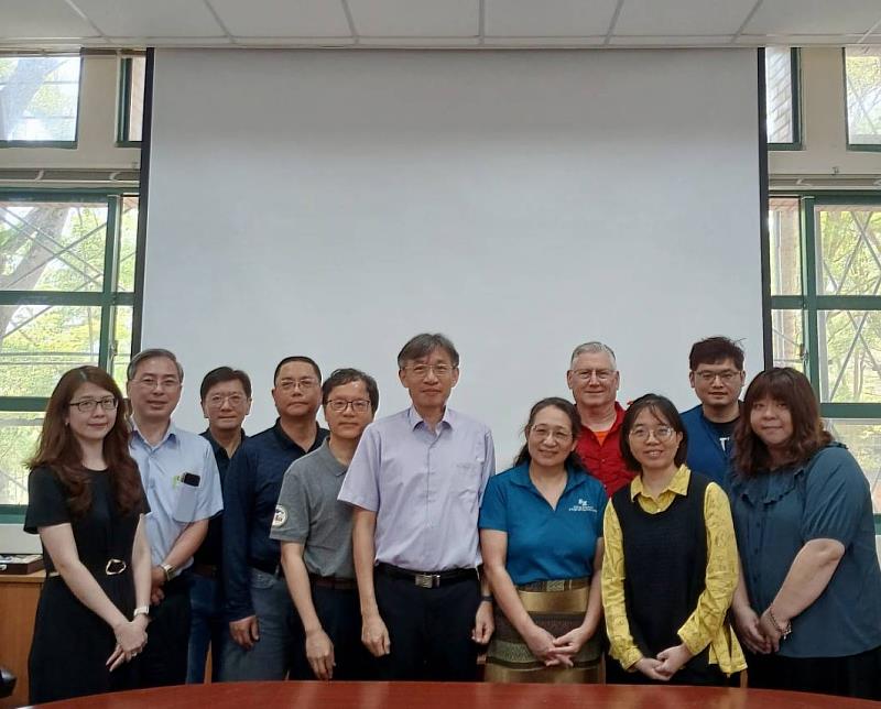 東華大學理工學院教師與SHSU代表合影。