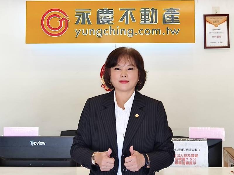 周文惠加入永慶不動產17年，已開出41家加盟店，是永慶加盟體系內店數最多的團隊。