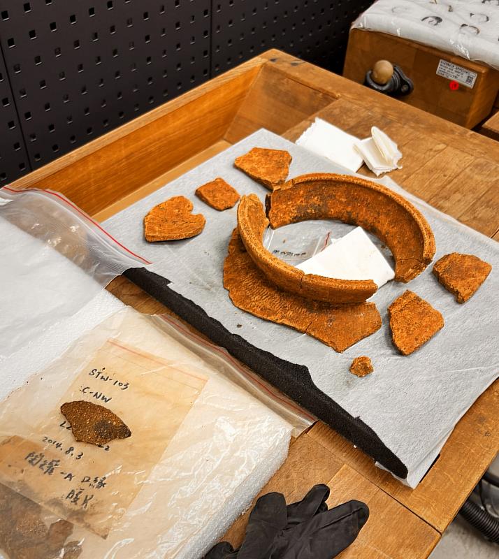 十三行博物館傾注資源，提供極具歷史關鍵地位的「水碓尾遺址出土陶器」。