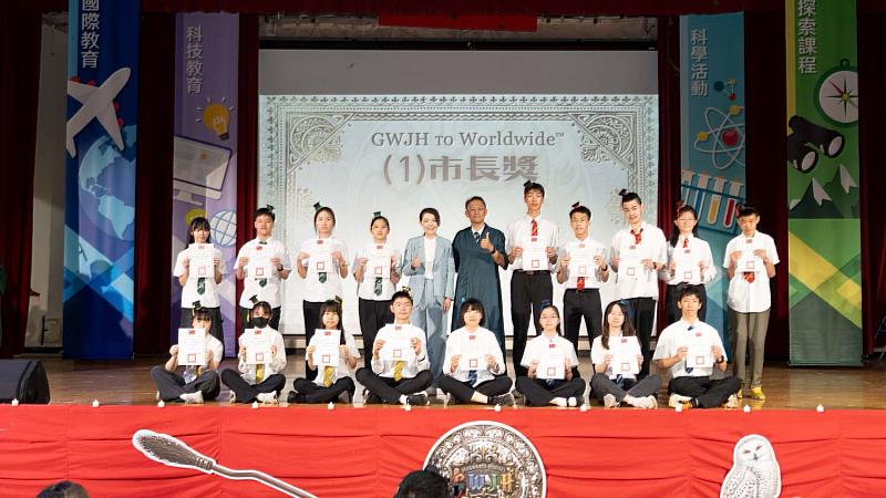 高虹安市長出席光武國中畢業典禮。