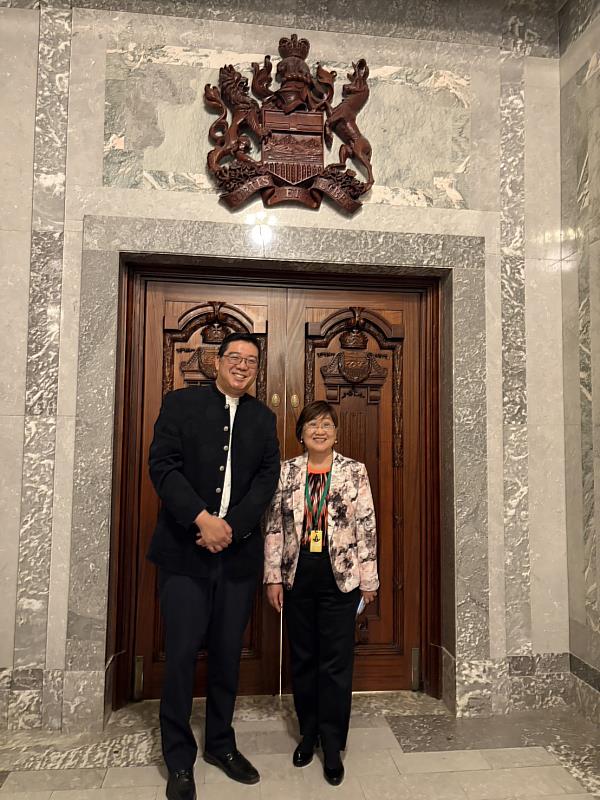 僑務委員會委員長徐佳青拜會亞伯達省議員葉力維（Nathan Ip）。
