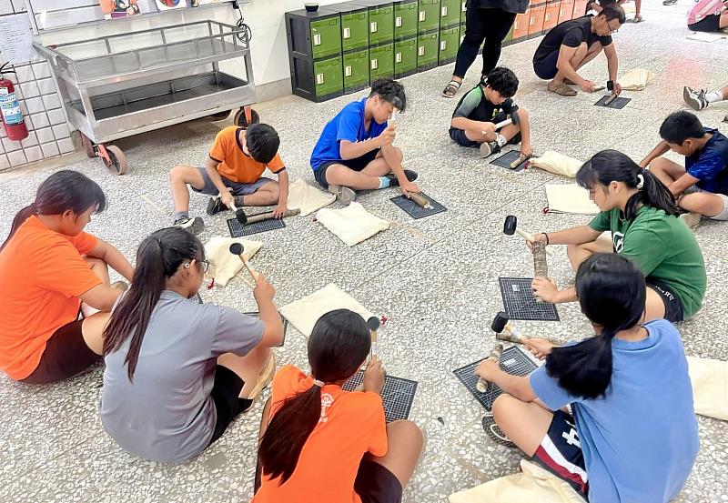 臺東縣救國團「愛．分享」聚光計畫 海端學童手作圓心願