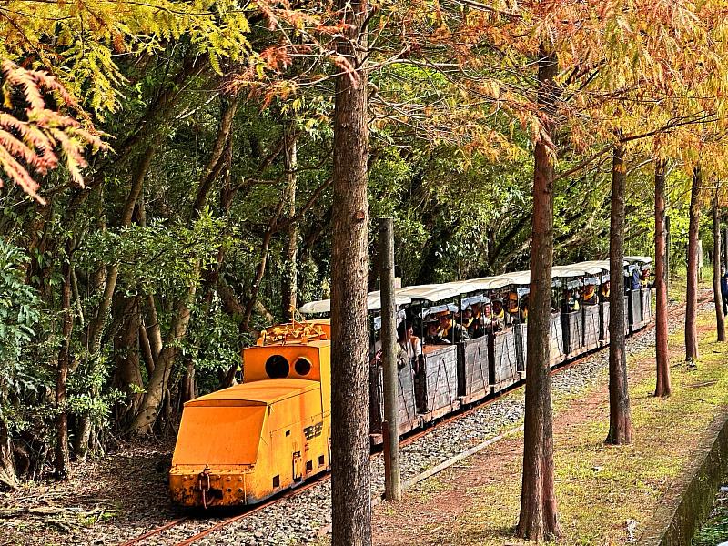 第9屆新北文化獎得獎者新平溪煤礦博物園區，其獨眼小火車是臺灣第一部電氣化運煤火車，極具文化保存與歷史教育意義。