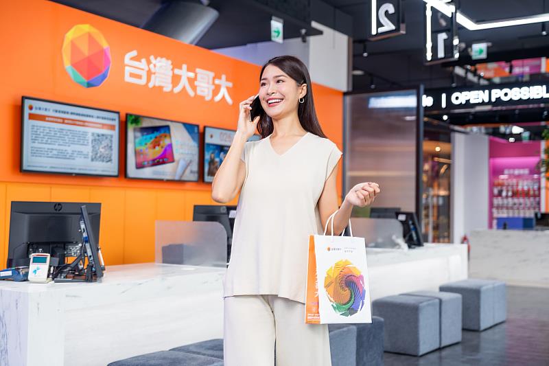 畢業季與暑假將至，台灣大哥大整合資費與裝置方案，推出包含Mac、iPad、運動相機、藍牙音響與電競設備等多項優惠。