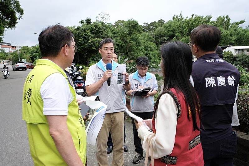 副市長林琨瀚偕同議員前往香村路視察日前發生A1交通事故地點。