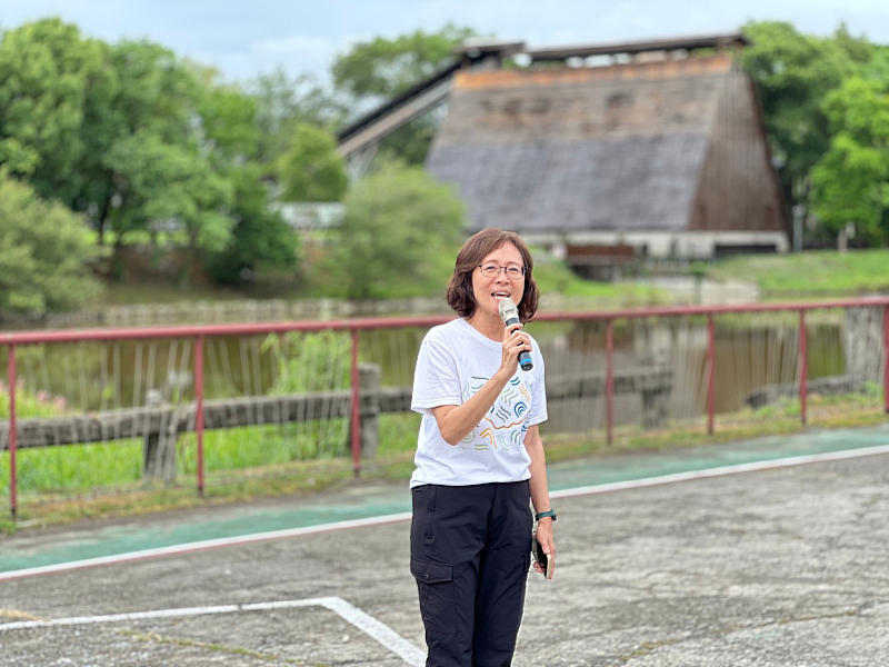 林業及自然保育署臺中分署秘書在東勢林業文化園區為活動開場致詞，感謝大家在世界環境日這天響應淨山，為環境盡一份心力。