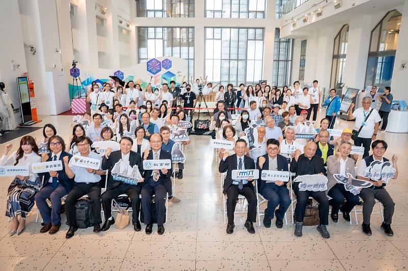 中央大學與海科館的合作，將極地中心研究成果第一次大規模走進公眾視野。