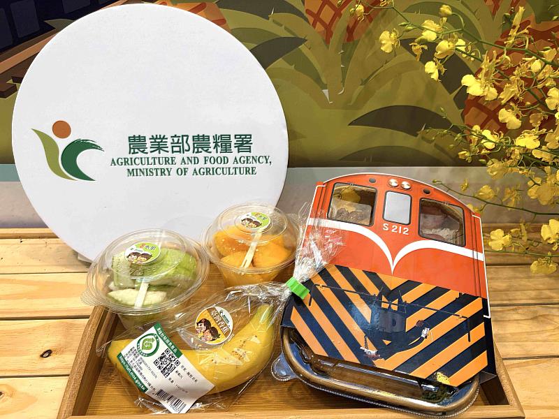 6月5日至8日在臺北車站多功能展演區，購買臺鐵便當即可獲贈國產截切水果盒或產銷履歷香蕉隨手包。