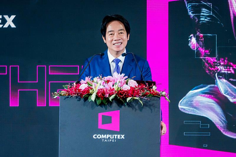 總統親臨COMPUTEX 2026現場，肯定臺灣科技產業在全球AI浪潮中的關鍵角色，同時期勉持續強化創新研發與國際合作。（貿協提供）