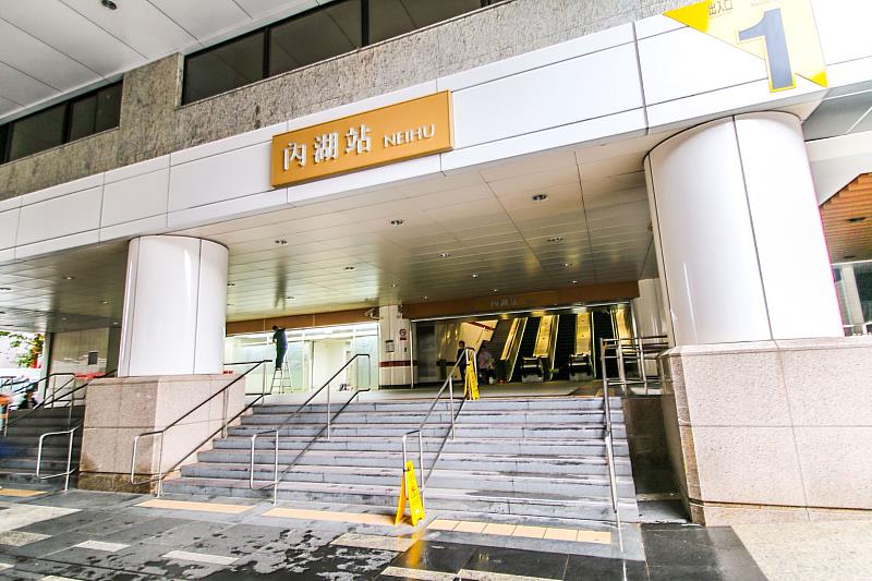 永慶房產集團統計近一年捷運文湖線房市熱門交易站點前10名，其中內湖站成交136戶最熱銷。
