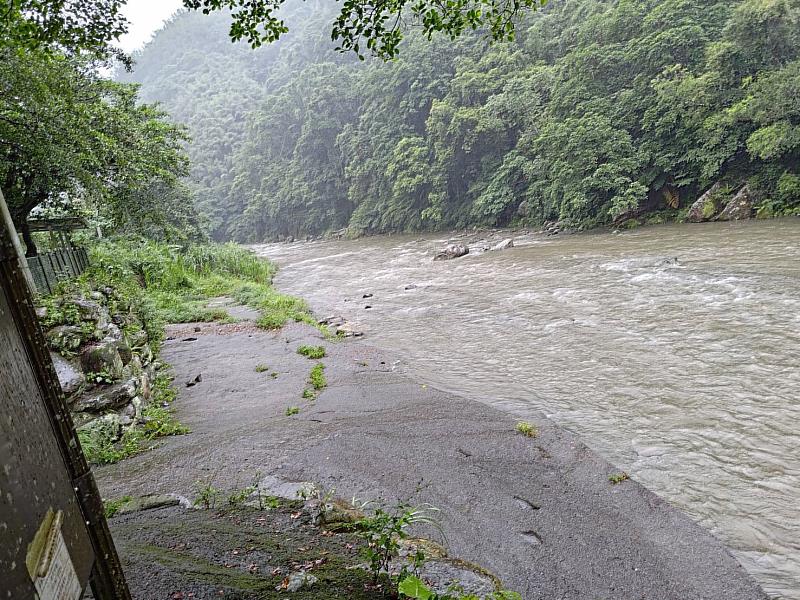 午後雷陣雨機會大增，請避免於溪流、海邊進行水域活動。