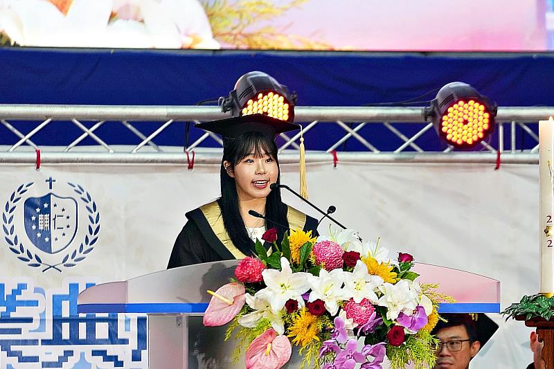 李丁珉說輔大獨特的天主教氣息帶給她無比溫暖的感覺，尤其是一年一度的聖誕點燈。