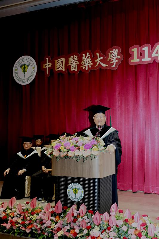 江安世校長祝福畢業生以韌性啟程，邁向標竿！