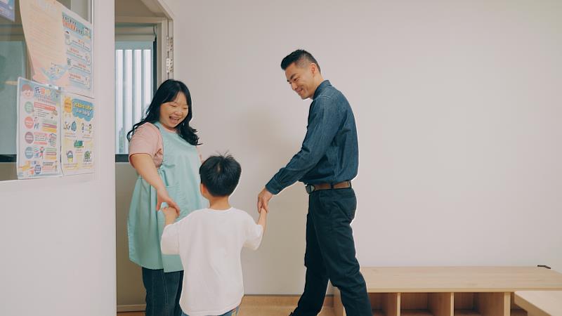 家長送幼兒至定點臨托接受服務