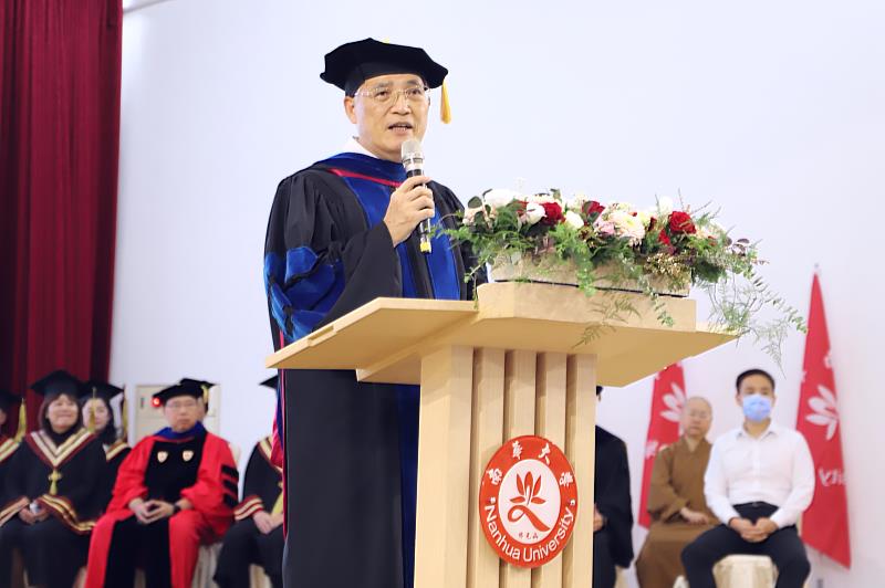 南華大學舉行「114學年度畢業典禮」,高俊雄校長致詞。