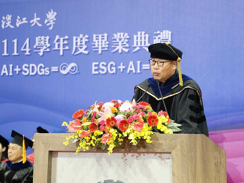 中華民國校友總會總會長莊子華歡迎畢業生加入校友會大家庭。（圖／淡江大學提供）
