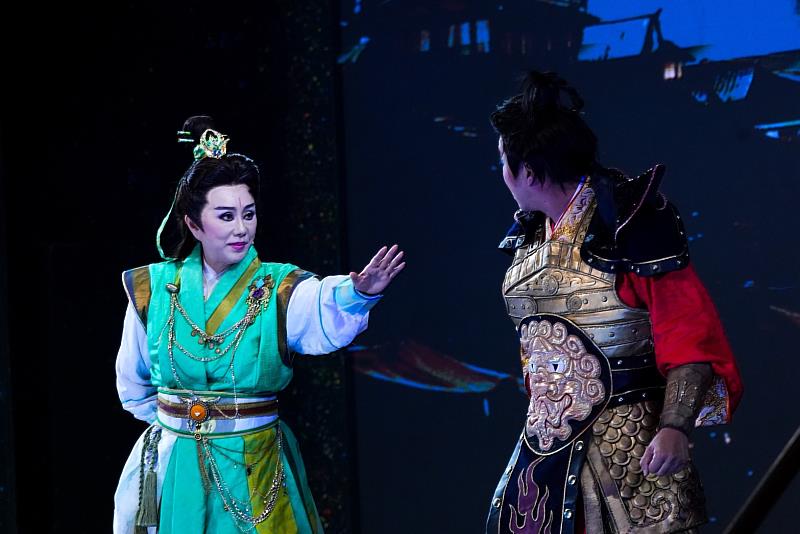 明華園戲劇總團《李靖斬龍》,由無敵小生孫翠鳳領銜主演。