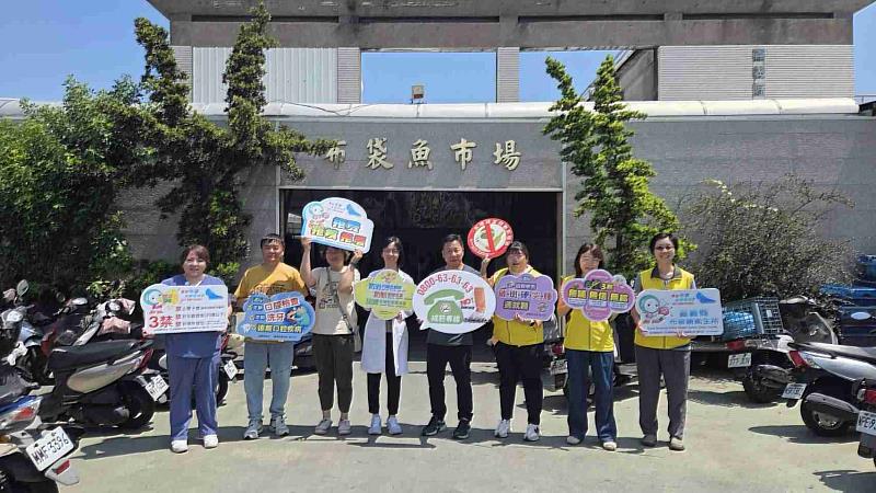 布袋衛生所前進觀光魚市場 守護口腔健康一起來