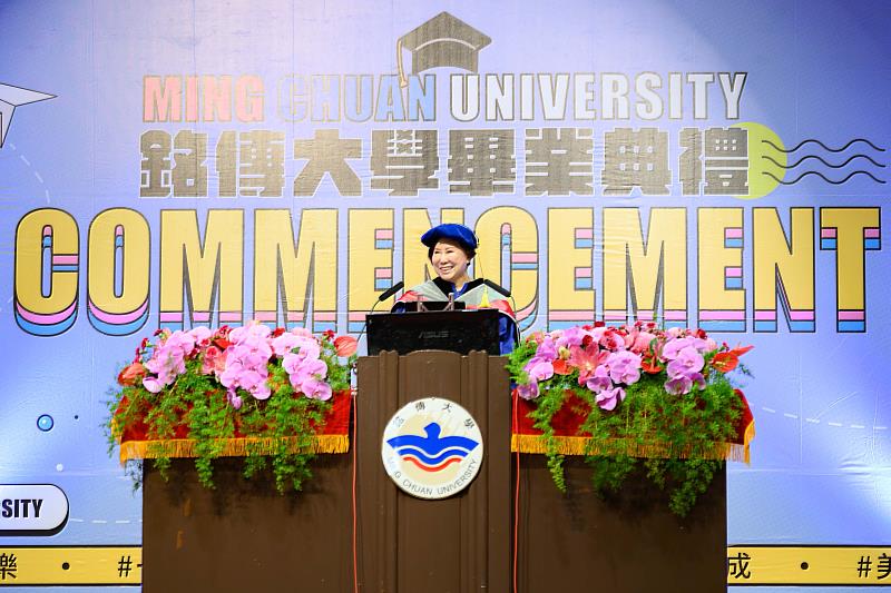 余湘為即將踏出校園的銘傳學子送上祝福與勉勵。