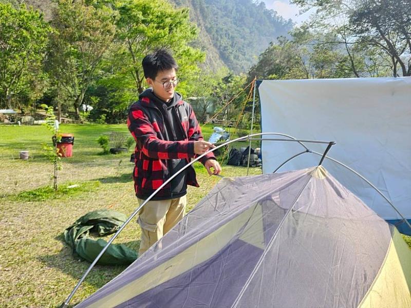 野WILD生活營，搭帳篷教學示意圖。
