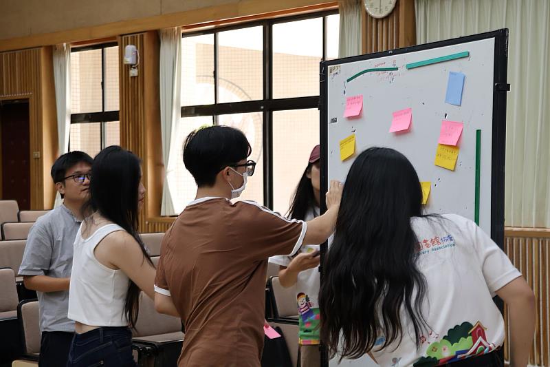 南大學生從校園、社區及兒童陪伴等角度發想創意方案,將永續理念轉化為具體可行的行動構想。