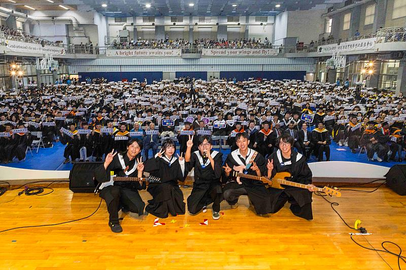 海大115級畢業典禮2,403人啟航 勉學子勇於挑戰創新承擔