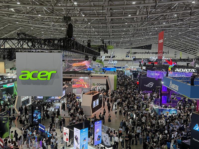 TCA表示，在為期4天的展覽中，COMPUTEX 2026共吸引來自152個國家與地區的111,312名海內外專業人士參觀。顯示AI應用落地與Token Economy已成為全球科技產業與百工百業數位轉型的重要議題。COMPUTEX展覽官方網站：<a href=
