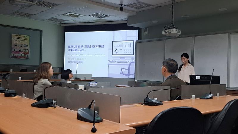 吳芳慈發表研究論文。