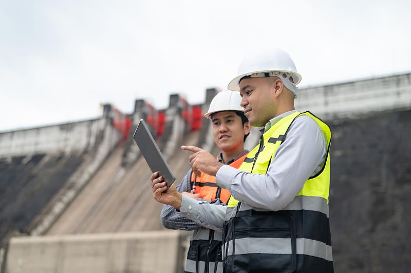 中嘉寬頻積極投入智慧城市與公共治理領域,在城市導入AI智慧監控與防災管理系統,打造「影像化、數據化、智慧化」的一站式全天候監控管理平台,創造智慧城市新價值。