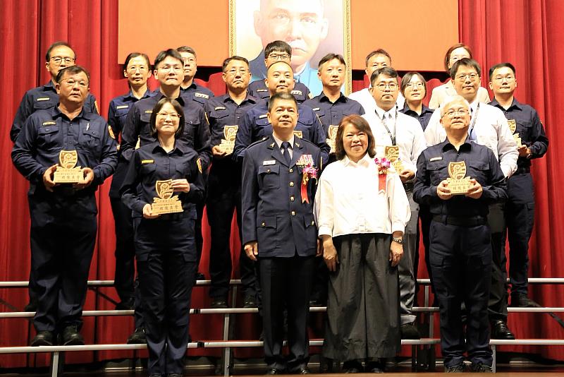 黃敏惠市長頒獎。