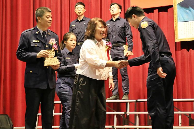黃敏惠市長頒獎。