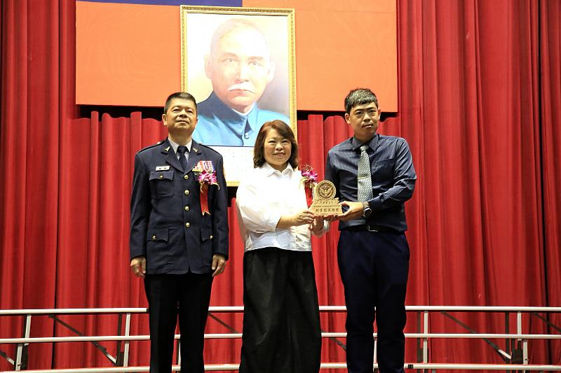 黃敏惠市長頒獎。