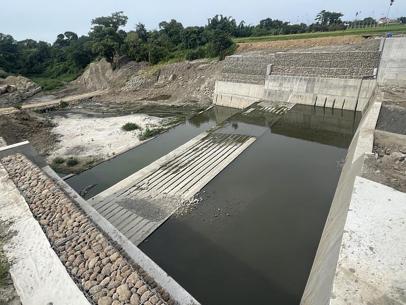 市府已針對本市防汛重點工程「中央排水出口段（0K+000～0K+347)治理工程」加強工地排水設施維護及各項防災措施。