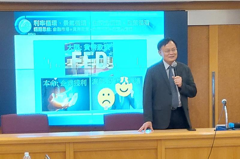 管理學院王凱立教授表示,在職教育的核心價值不只是傳授知識,更在於協助企業經營者重新整理管理經驗,將問題轉化為產業價值。