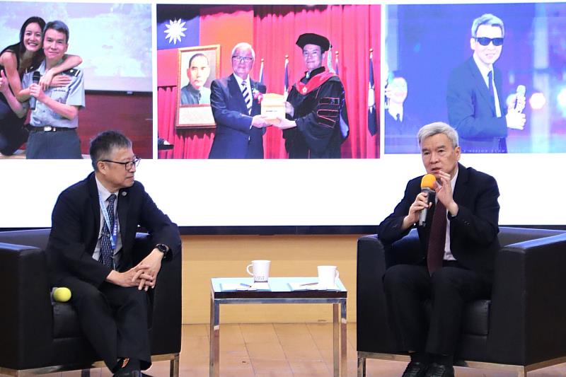司徒惠康院長回應現場師生提問。