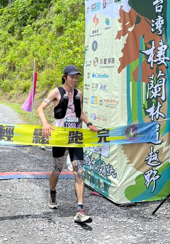 日本好手吉野大和以超乎預期的速度06:32:57率先完賽75公里。