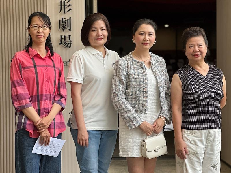 114學年度暨大第三人生大學結業式暨成果展,身心舒健與人文創意學分學程學員張金雀(左起)、樂齡觀光休閒與餐旅學分學程學員李淑蜜、健康營養管理學分學程學員段毓琦、高齡照護學分學程學員吳美玲,代表學員分享修業心得。