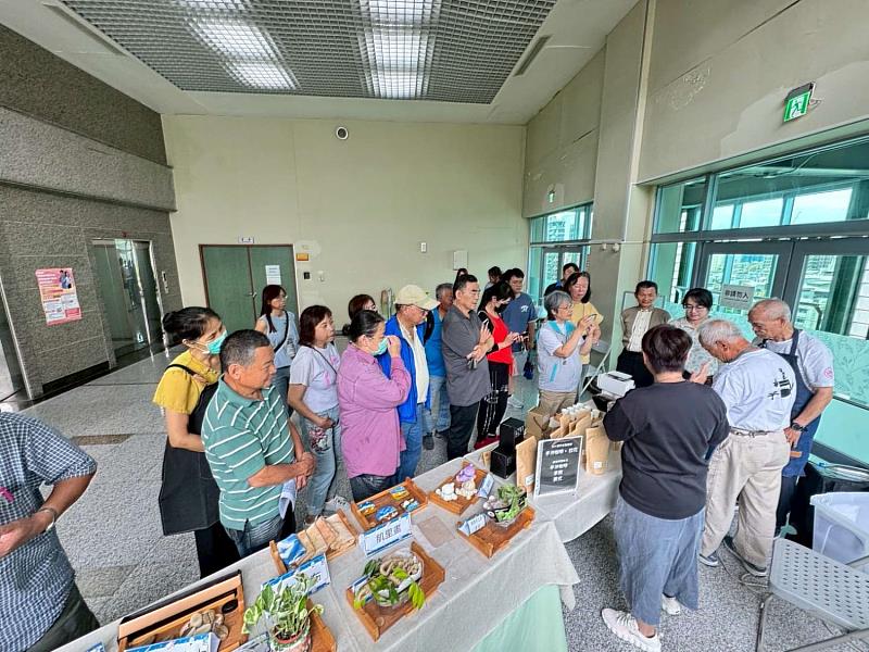 新竹市農村社區踴躍參與說明會,熱絡交換參與心得。