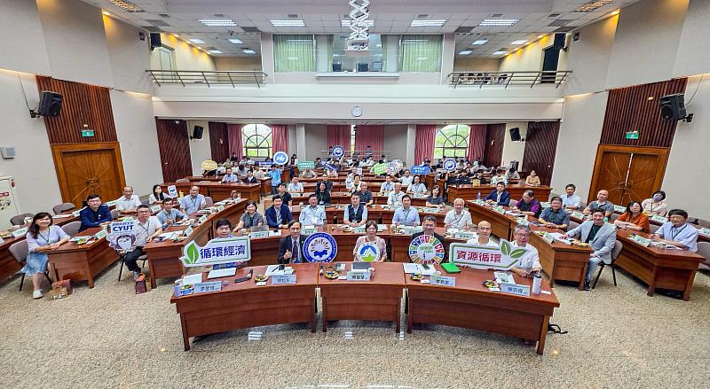 環境部環境資源循環署及朝陽科大環境工程與管理系合辦「加速循環經濟論壇」,共推資源循環零廢棄。