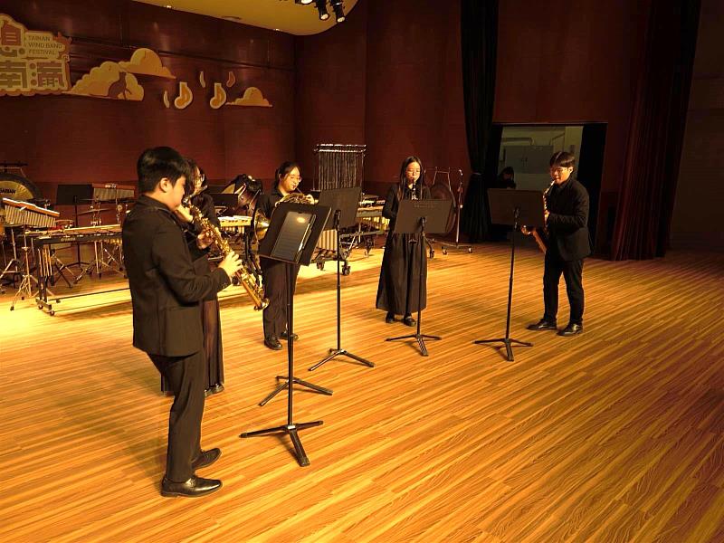南臺科大管樂社「影・響」成果發表會上半場，由學生自發組成的木管五重奏精緻室內樂打頭陣，展現平易近人的音樂魅力。