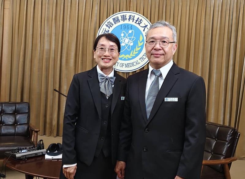 從香港到元培，夫妻檔劉惠安與簡淑賢退休後來台求學圓夢。