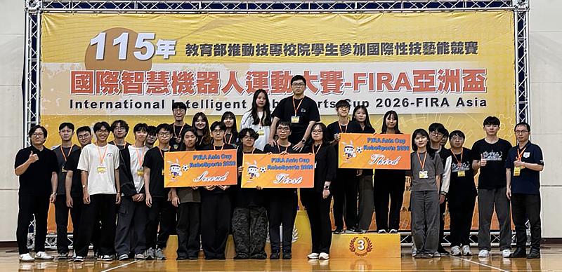 人形機器人團隊於賽後合影。(圖/淡江大學提供)