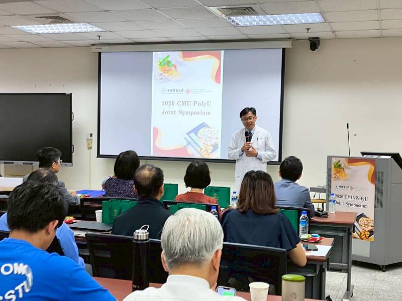 中醫學院院長顏宏融教授於開幕式致詞，歡迎香港理工大學學者來訪交流。