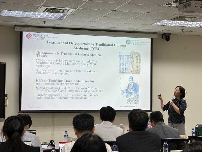 香港理工大學中醫藥創新研究中心主任黃文秀教授分享中醫藥於肌肉骨骼健康管理之研究成果。