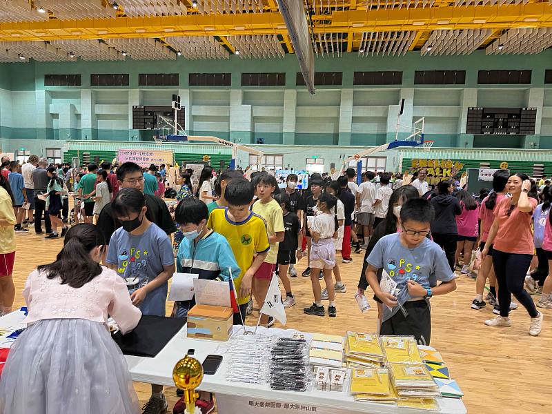 現場提供多樣精美韓國紀念品。