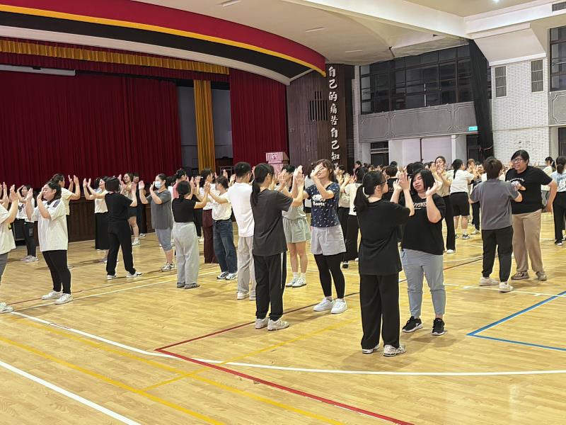透過團體遊戲及活動競賽,激勵學員提升運動技能及團隊合作向心力。
